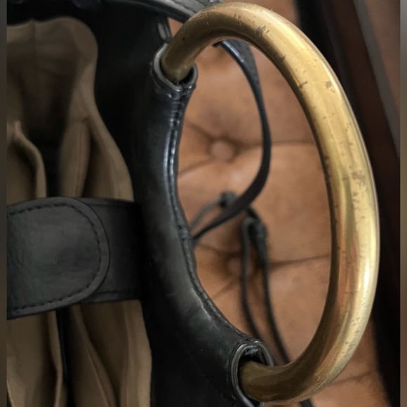 Excellent used condition! J.Crew Bracelet bucket bag in Italian leather. - Picture 3 of 8